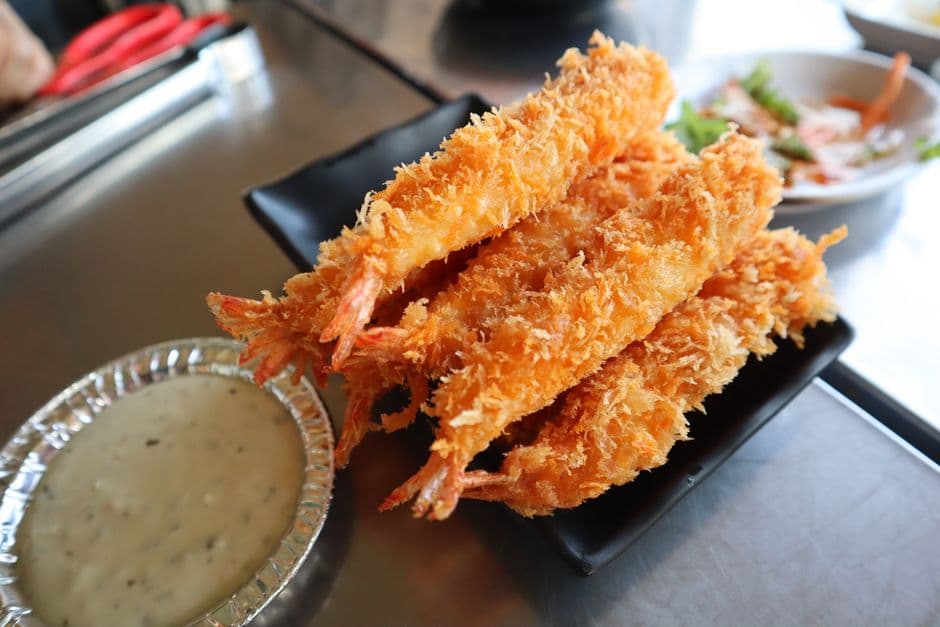 Tempura shrimp on a platter, the kind of course the best restaurants in Tokyo serve cheaply at lunch