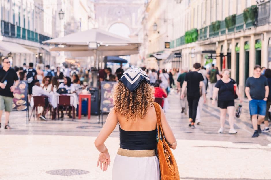 People eating at a street cafe in Lisbon, the everyday rhythm of a three day food itinerary